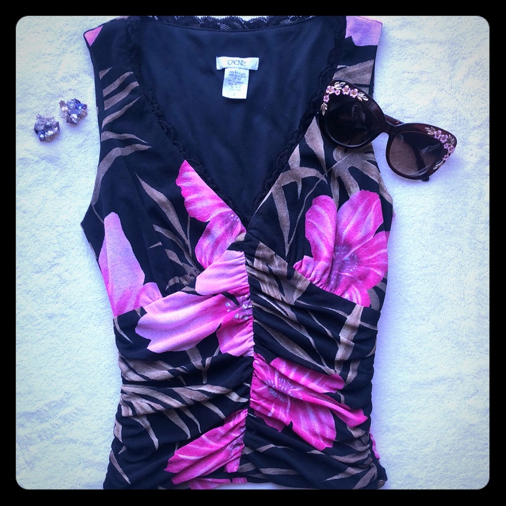 Cache Sleeveless top